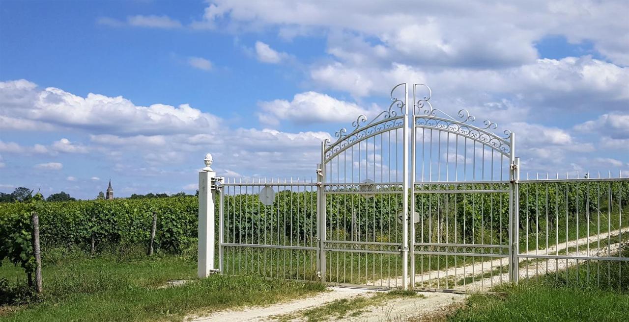 Chateau Le Truch Montussan ภายนอก รูปภาพ